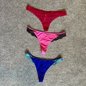 3 size medium thongs
